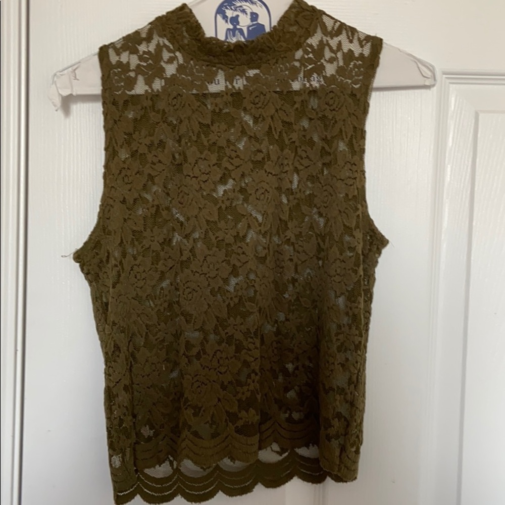 Tops - Picture 2 of 3